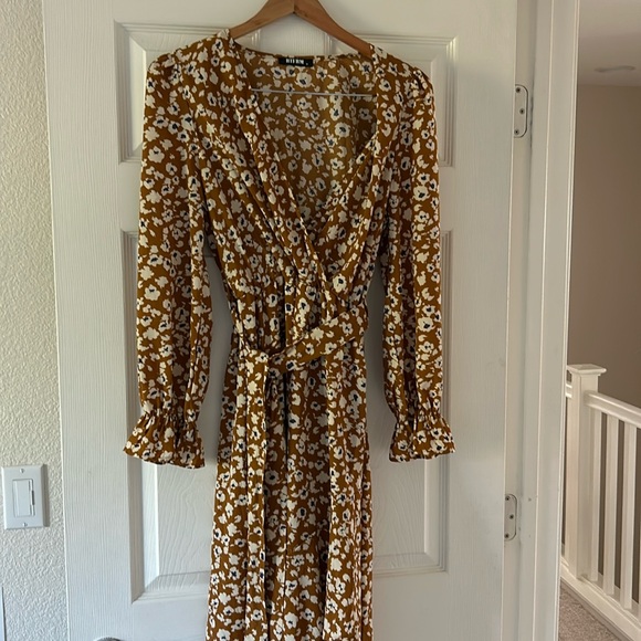 BTFBM Dresses & Skirts - Golden Floral Long Sleeve Dress - Size M